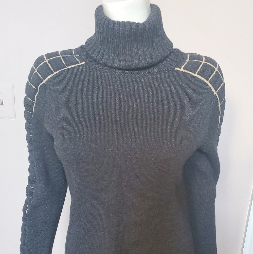 New without tag Chanel Sweater